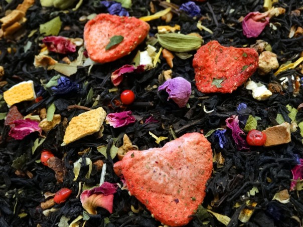 Black tea, bergamot, mint, spices, citrus fruits