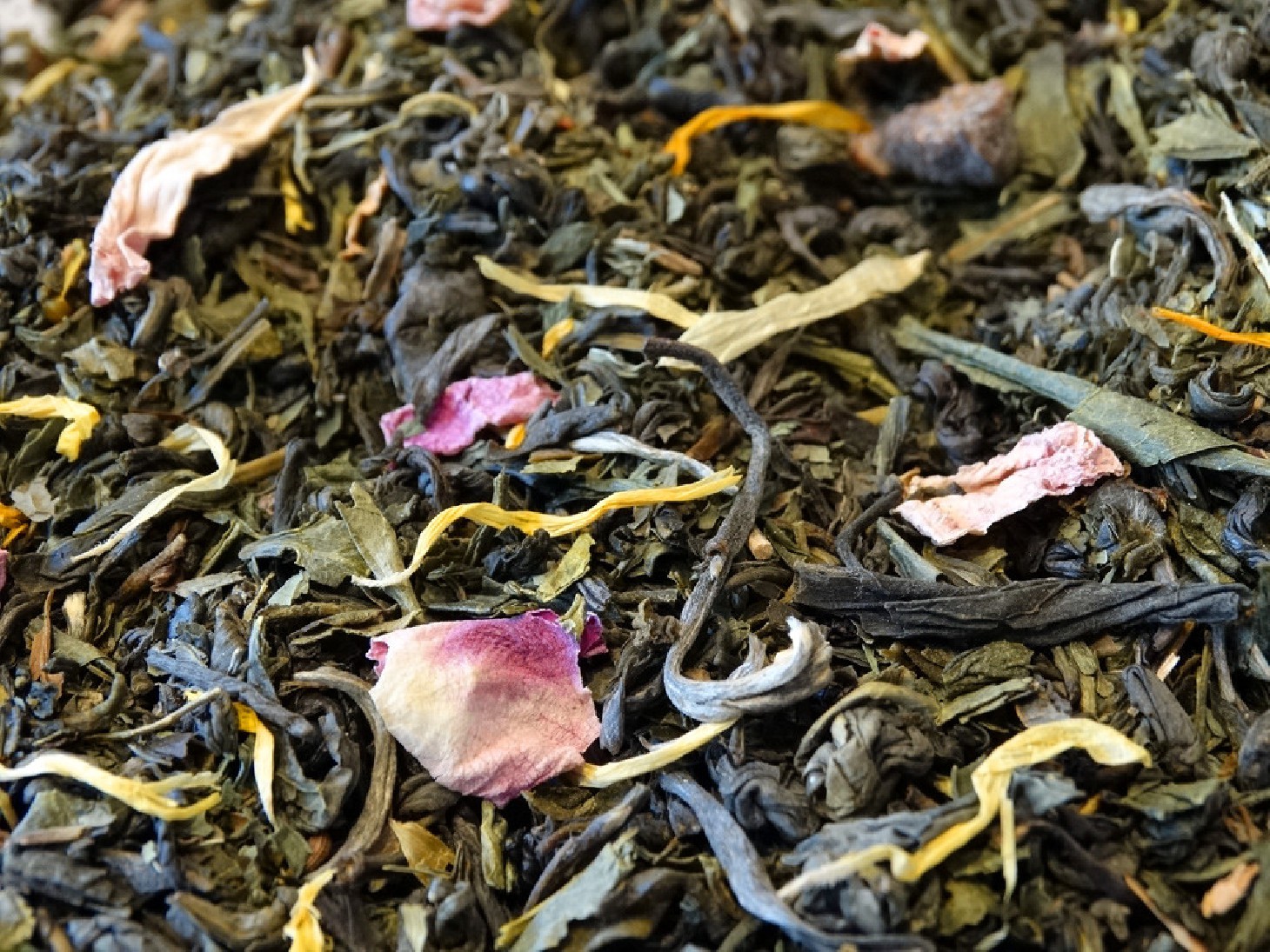 Green and white tea, pear, rose, mint and jasmine