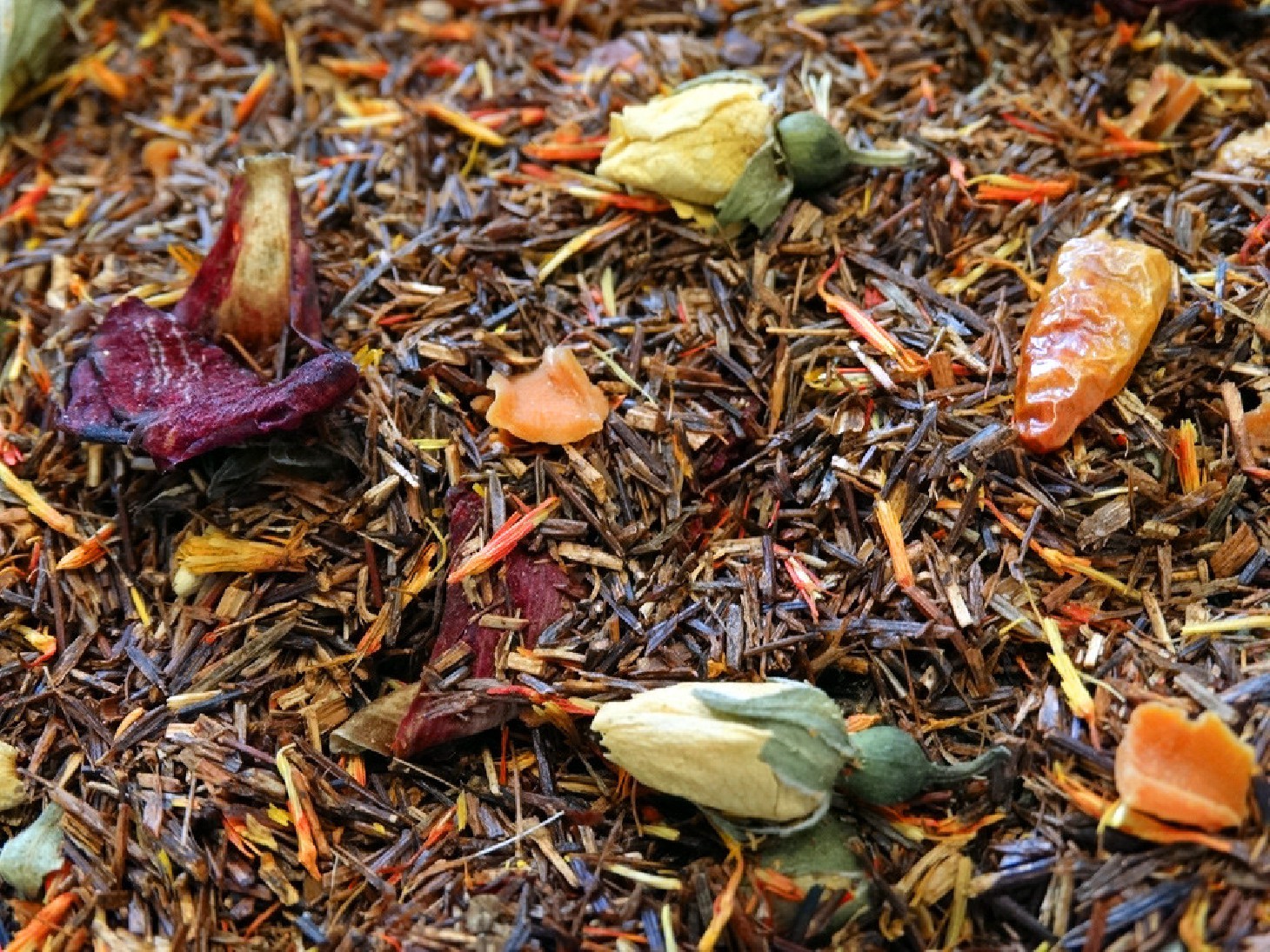 Red Rooibos, Bird Peppers, Kirsch Cherry, Rose Buds, Petals Red Rooibos, Bird Peppers, Kirsch Cherry, Rose Buds, Petals