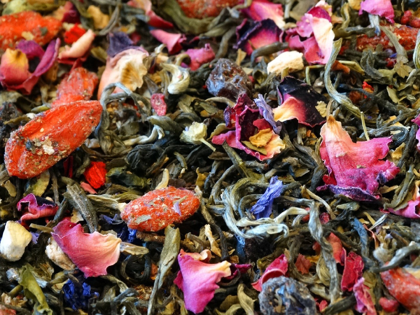 White Tea, Goji, Raspberry, Citrus, Grape, Petals