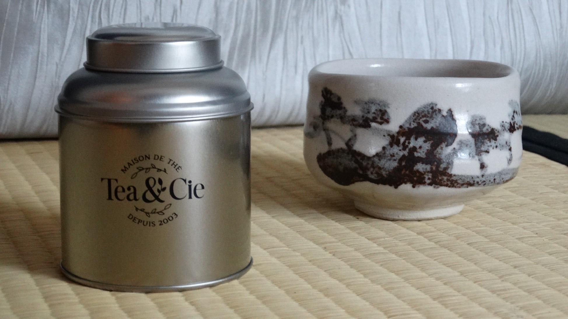 La petite boite jaune plu brossé argent metal tea & cie www.teacie.com La petite boite jaune plu brossé argent metal tea & cie www.teacie.com