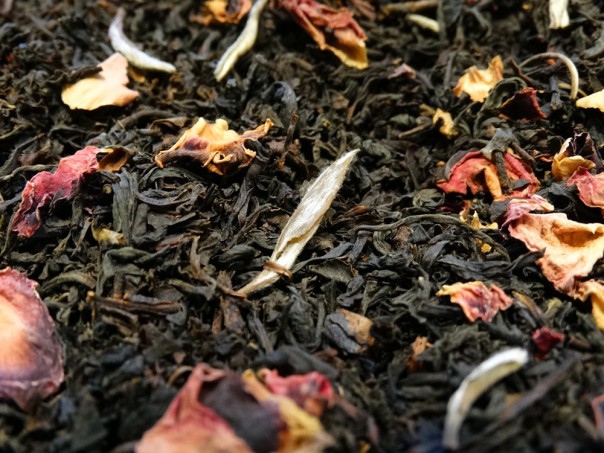 Black tea, bergamot, lavender, white touches