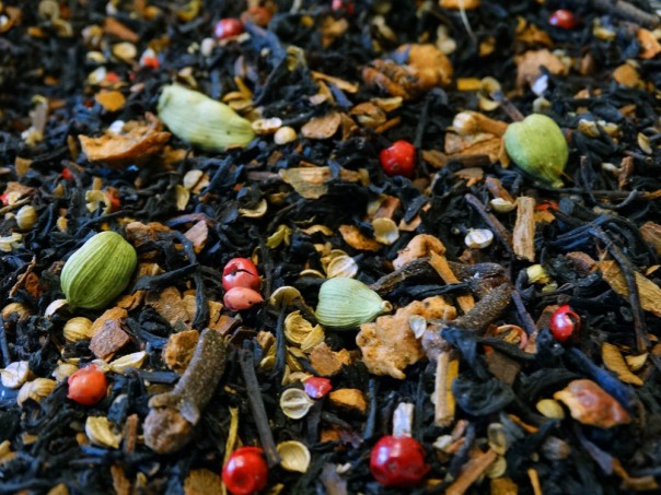 Flavored black tea, orange, spices, apple, berries, flowers