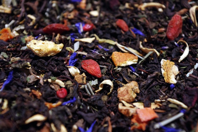 Flavored oolong, citrus fruits, island fruits, petals and berries